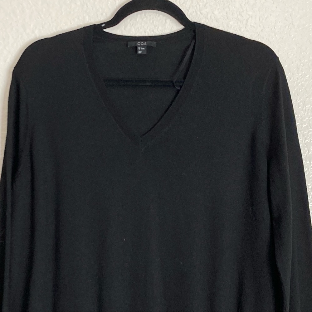 COS Merino Wool V Neck Long Sleeves Oversize Black Sweater S - Picture 2 of 8